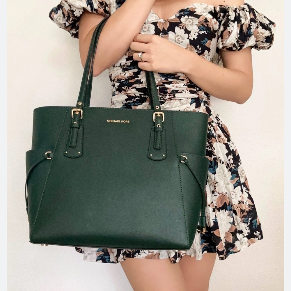 Michael Kors Women's Voyager Small Saffiano Leather Tote Bag
Racing Green
NWT - Picture 3 of 5